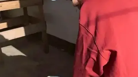 “进球后意外离场 媒体记者确认：奥尔莫伤势稳定无大碍”